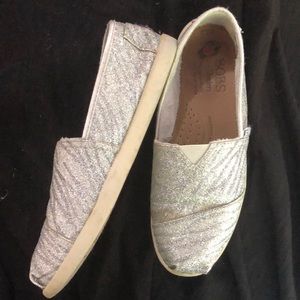 Silver with glitter/faint zebra pattern